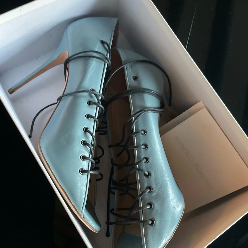 Manolo Blahnik new powder blue lace up pumps - Picture 2 of 6